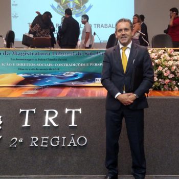 Rogério Gomez em congresso da magistratura laboral em São Paulo.